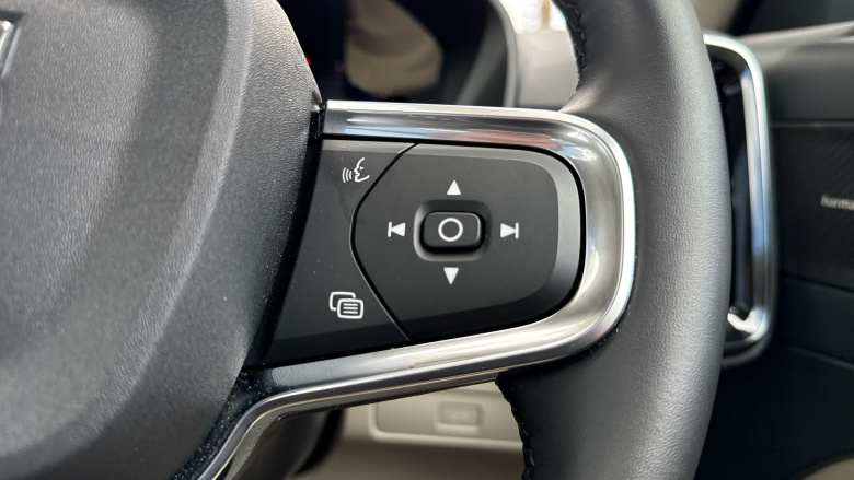 Volvo XC40 2.0 B3P Ultra Dark 5dr Auto Petrol Estate